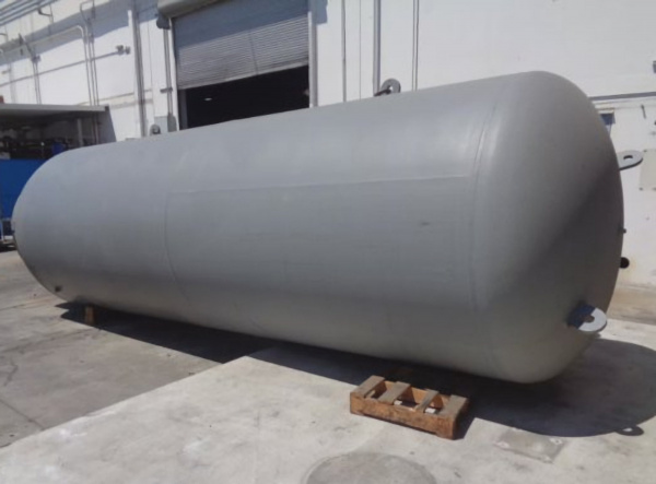 3800 gallon compressed air tank